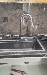 نصب وتعمیر سینک پیانویی سینک گرانیتی نصب هود وفر