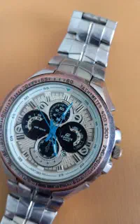 ساعت و گردن آویز