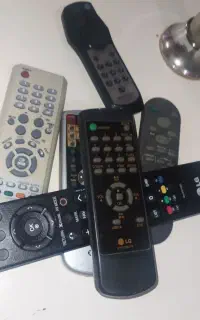 6عددکنترل‌تلویزیون‌مختلف