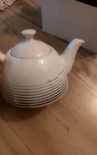 قوری چینی طرحدار