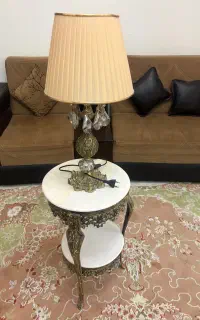 آباژور و میز