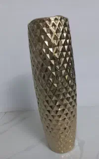 گلدان بلند طلایی
