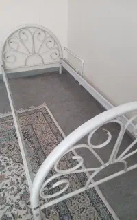 تخت یکنفره فلزی
