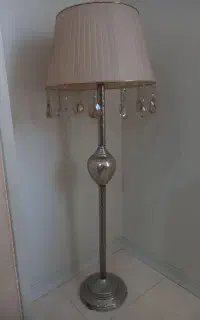 آباژور ایستاده