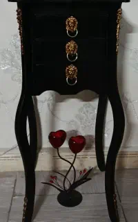 میز تلفن و تی وی و کامپیوتر