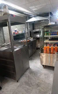 لوازم ساندویچی یخچال ایستاده و میز صندلی و فر