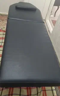 تخت ماساژ و مژه کار و....