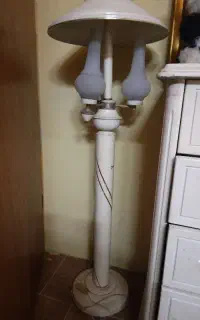 چراغ پایه دار