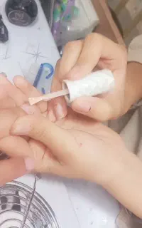 مدل برای آموزش کاشت ناخن