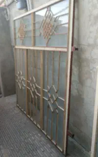 فروش پنجره قاب ریز طول 2وعرض 2 همراه با شیشه پنجره