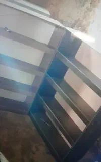 تعدای قفسه موجود است