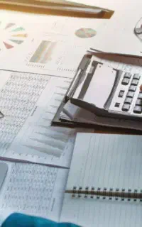 انباردار و جمعدار اموال هستم