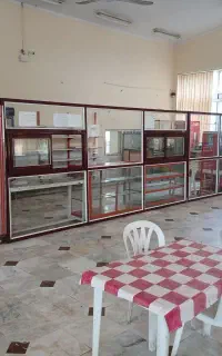 به یک  نفر  ساندویچزن  نیازمندیم.