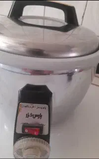 یک عدد پلوپز نو و یکدست کتری و قوری