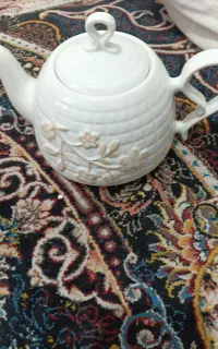 یک عدد قوری نو