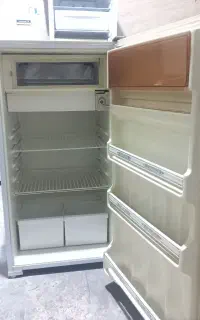 یخچال ۱۰ فوت ازمایش کوچک. یک ماه ضمانت میدم.
