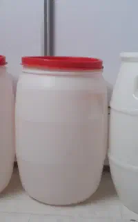 بشکه ۶۰ لیتری و دبه ۲۵ لیتری در حد نو
