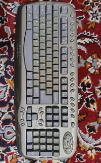 کیبورد کاملا سالم