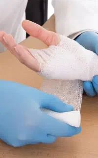 انجام خدمات زخم و پانسمان نوین