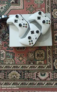 xbox one s 500g همراه با سه دسته