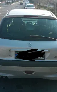 راننده با سواری ارائه سرویس