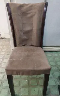 صندلی چوبی تمیز