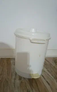 سطل اشغال پدالی