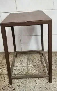 ۴ پایه فلزی