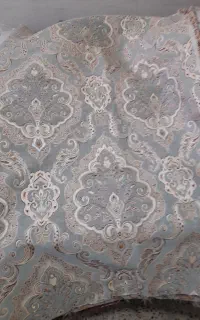 پارچه مبلی نو با ابعاد کم.