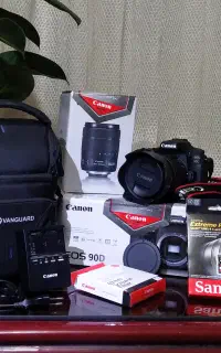دوربین عکاسی و فیلم‌برداری Canon 90D با لنز18 135