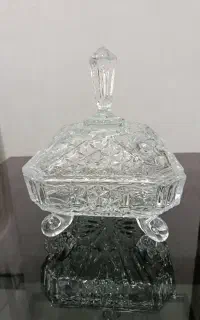 شکلات خوری آجیل  بلور کاملا سالم و اکبند