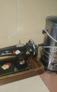 چرخ خیاطی سالم سالم به فروش می‌رسد