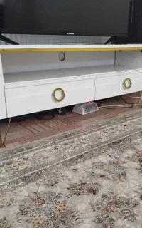 میز تلویزیون در حد نو و سالم