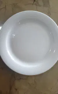 بشقاب چینی ساده و خوشگل