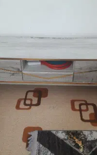میز تلوزیون در حد نو