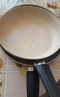 دو عدد تابه نسوز در حد نو دو میلیون و پانصد