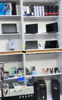 دکور بوتیک و لباس در حد نو