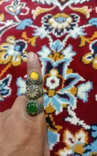 سه انگوشتر