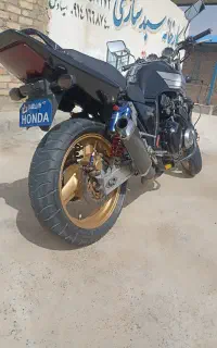 سی بی ۴۰۰ هایپر