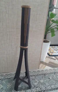 گلدان کنار سالنی