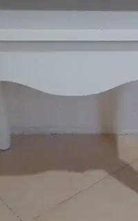 میز چوبی جلو مبلی