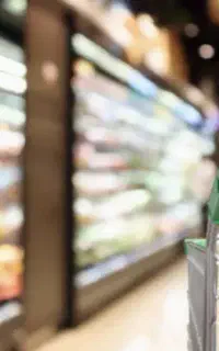 نیروی کار اقا جهت کار در سوپر مارکت