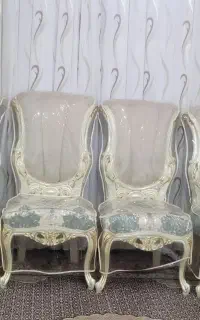 میز غذا خوری با ۴ صندلی
