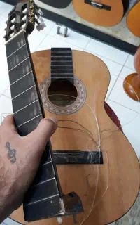 گیتار شکسته