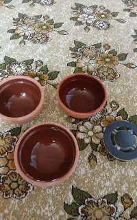 سه عدد کاسه سفالی و یک سر شعله گاز