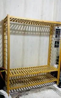 رگال لباس . رخت آویز . چوب