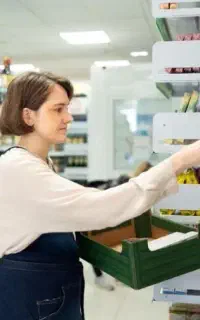 استخدام نیروی خانم برای چیدمان ارزانسرای نادری