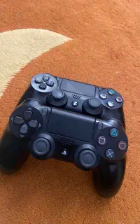دو عدد دسته ی توی کارتنی ps4