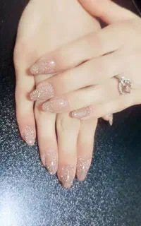 کاشت تخصصی ناخن و کاشت مژه هیدن