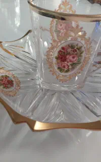 لیوان وپیش دستی